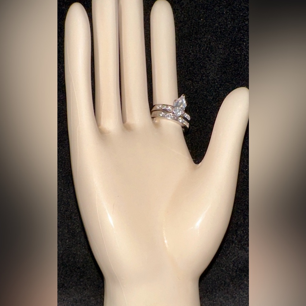 Dazzling Silver Women's Ring